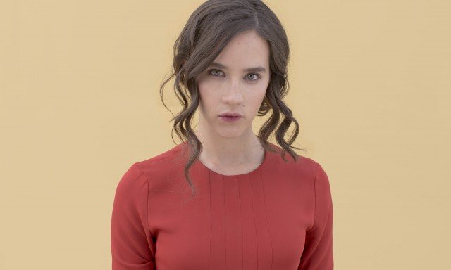 Ximena Sariñana ovacionada en la obra Conejo Blanco, Conejo Rojo