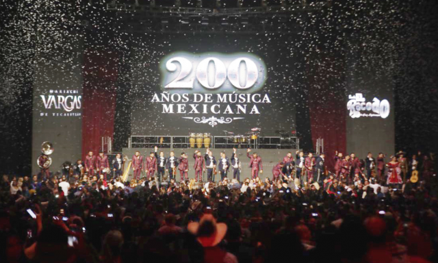 El Mariachi Vargas De Tecalitlán y La Banda El Recodo