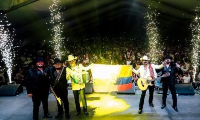 El Fantasma y Los Dos Carnales: foto 1 de 1